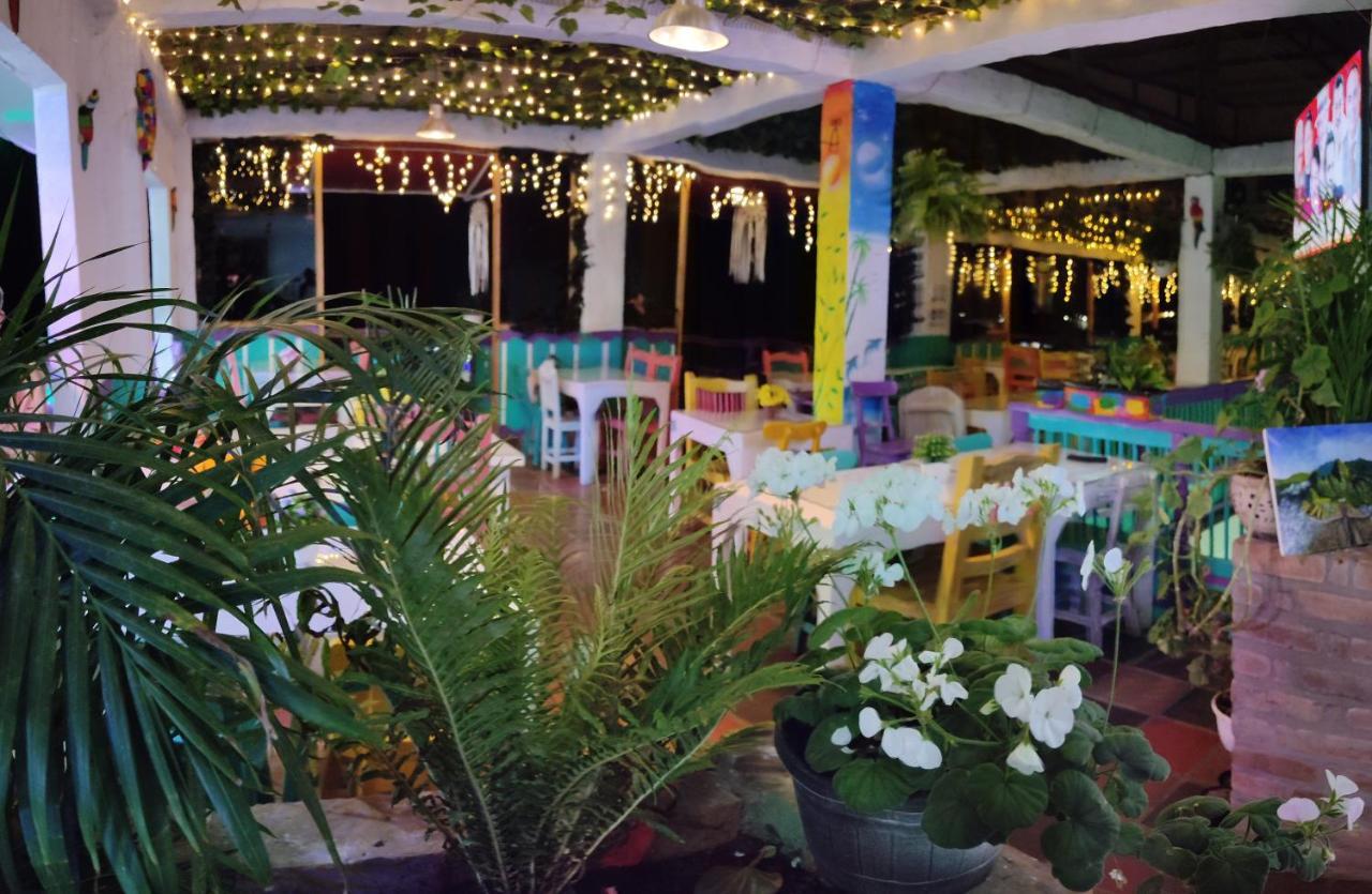 Hospedaje Los Balcones サレント エクステリア 写真